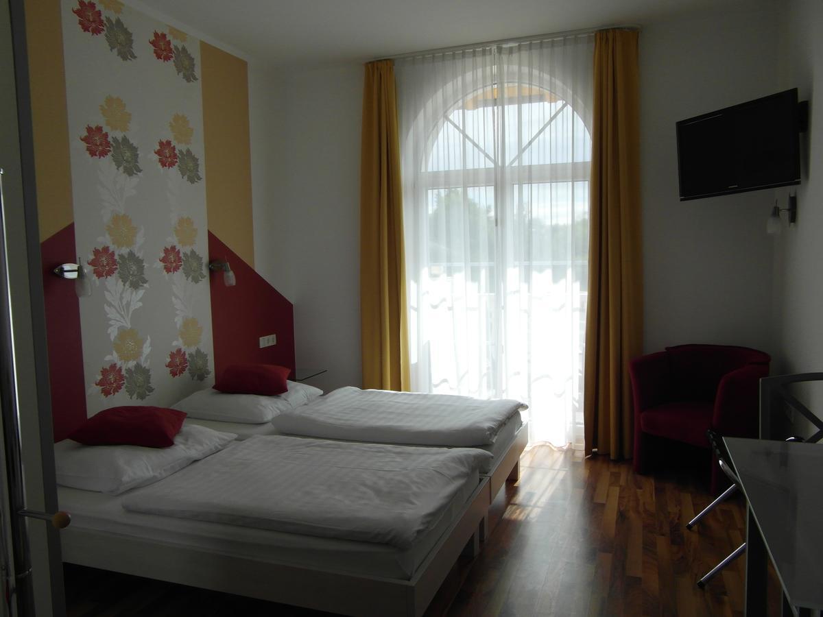 Hotel Am Donaubogen Sarching Exterior foto