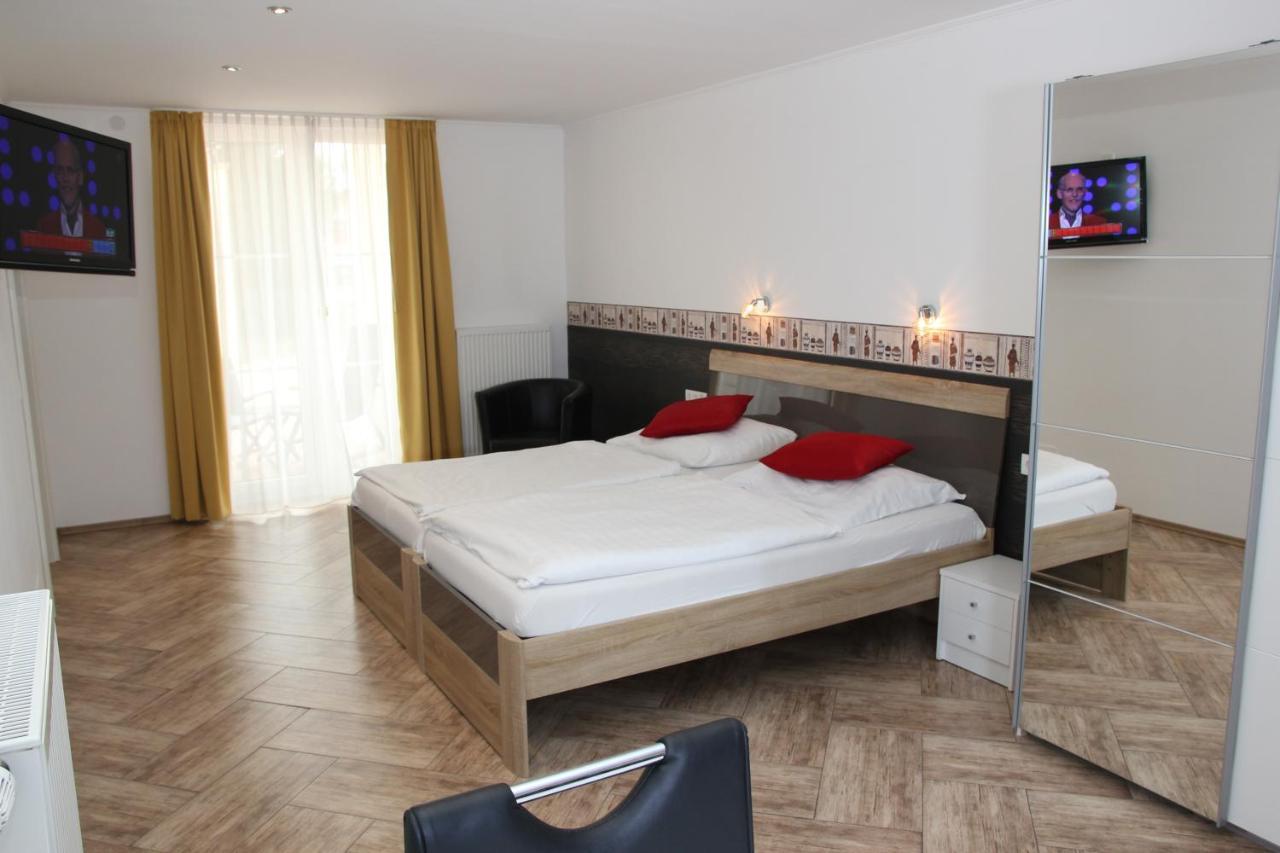 Hotel Am Donaubogen Sarching Exterior foto